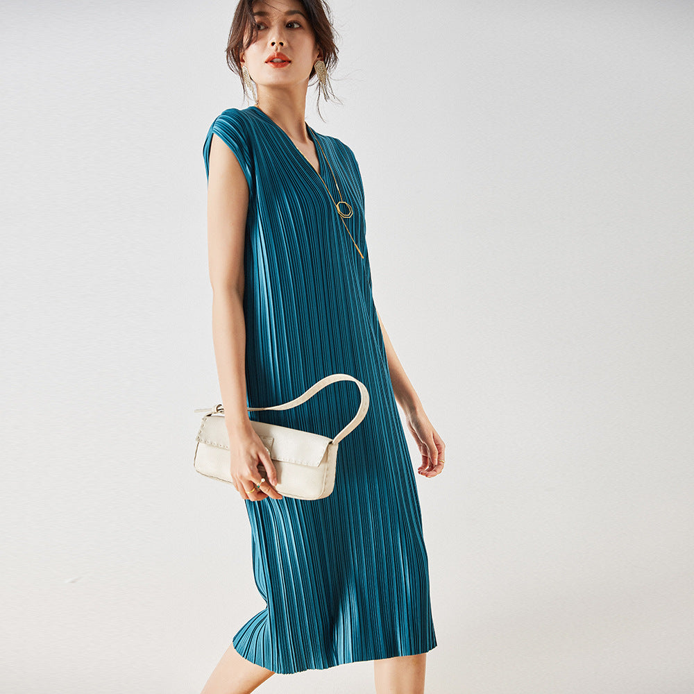Elegant Vintage Pleated V-Neck Midi Dress - Available in Black, Apricot, Green SUNJIMISE Singapore Elegant Vintage Pleated V-Neck Midi Dress - Available in Black, Apricot, Green SUNJIMISE Singapore
