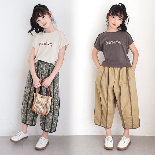 model in 2 different top and bottom