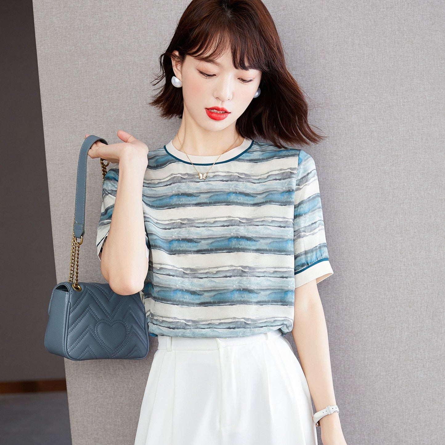 Women's Loose Chiffon Top with Gradient Stripes and Short Sleeves