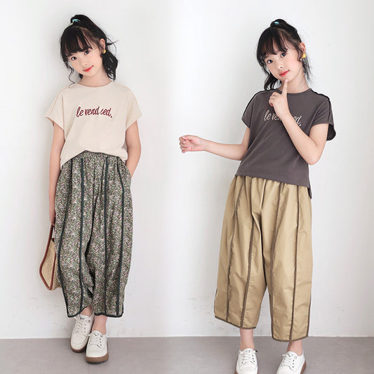 韩版字母印花T恤和蓬松七分裤